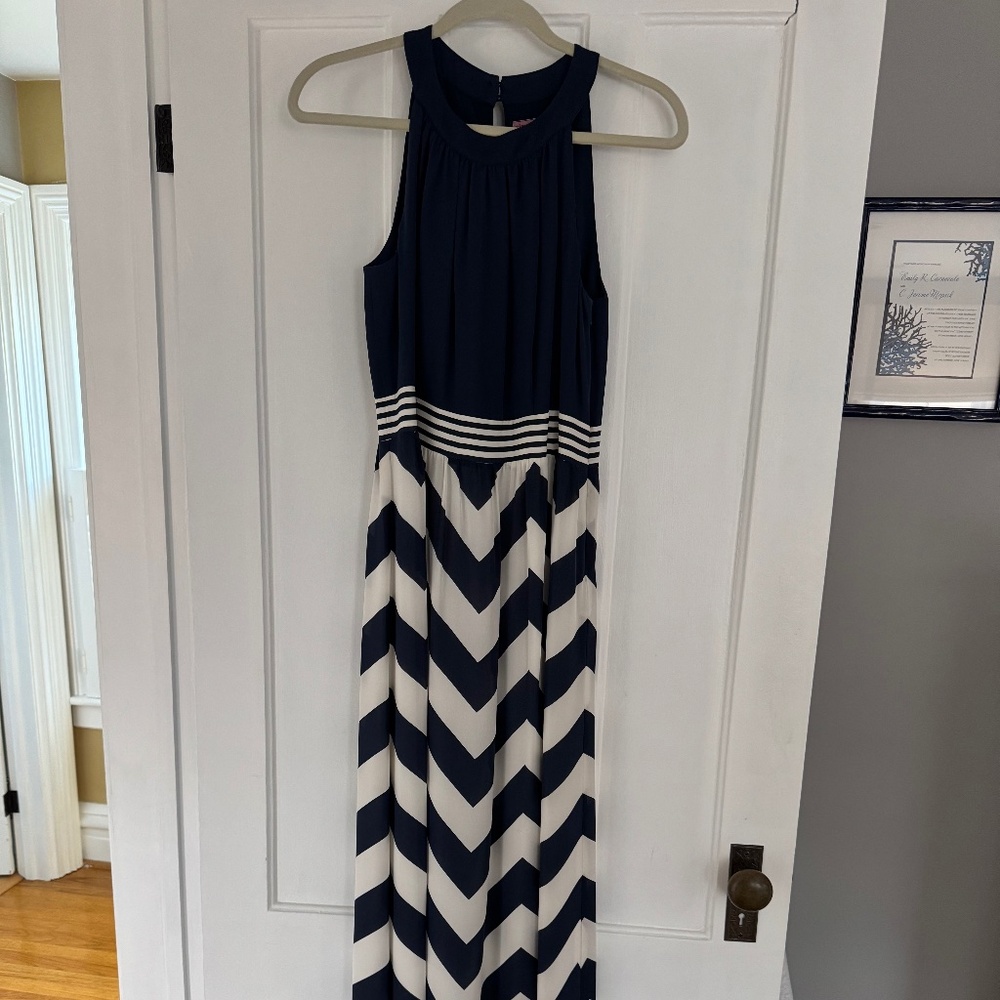 Vineyard Vines navy and white zig zag maxi dress
